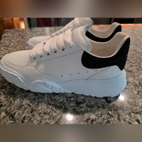 Alexander McQueen Court Leather Sneaker Size 7.5 NWOT - Picture 7 of 9